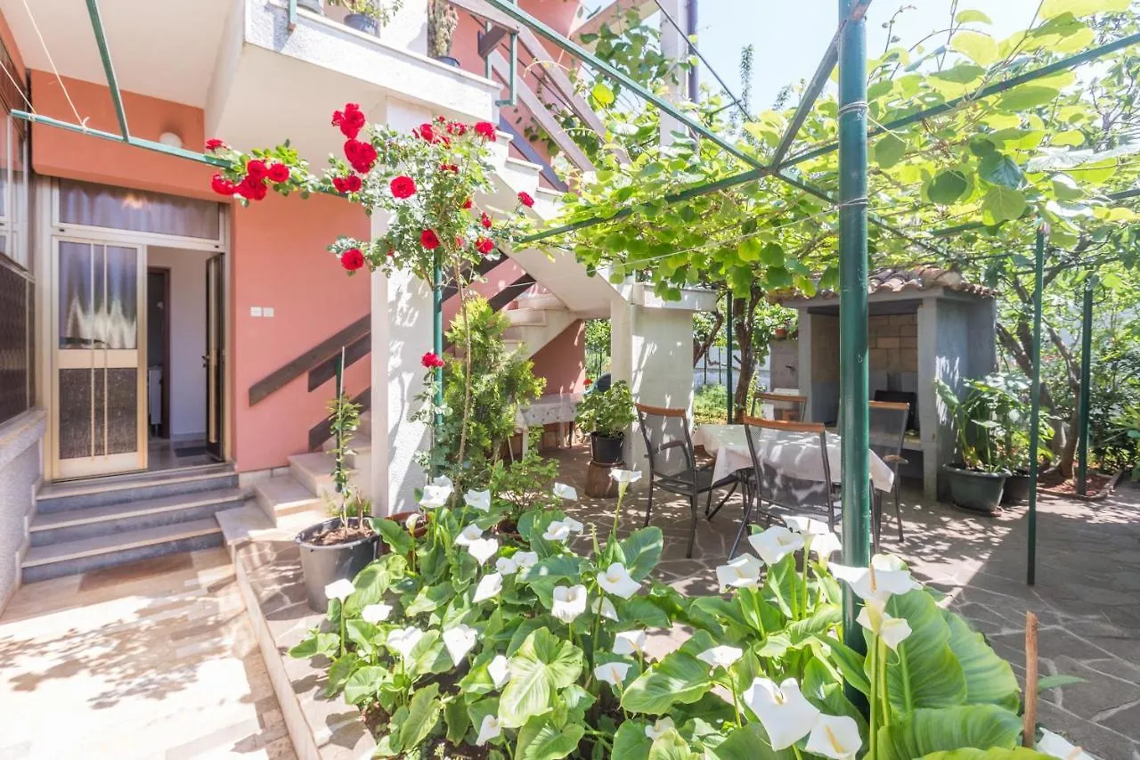 Apartments With A Parking Space Umag - 7063