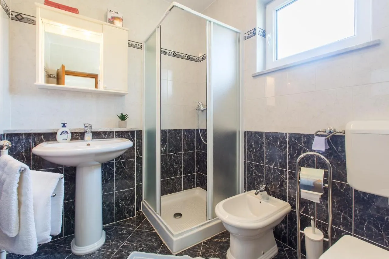Apartments With A Parking Space Umag - 7063 克罗地亚